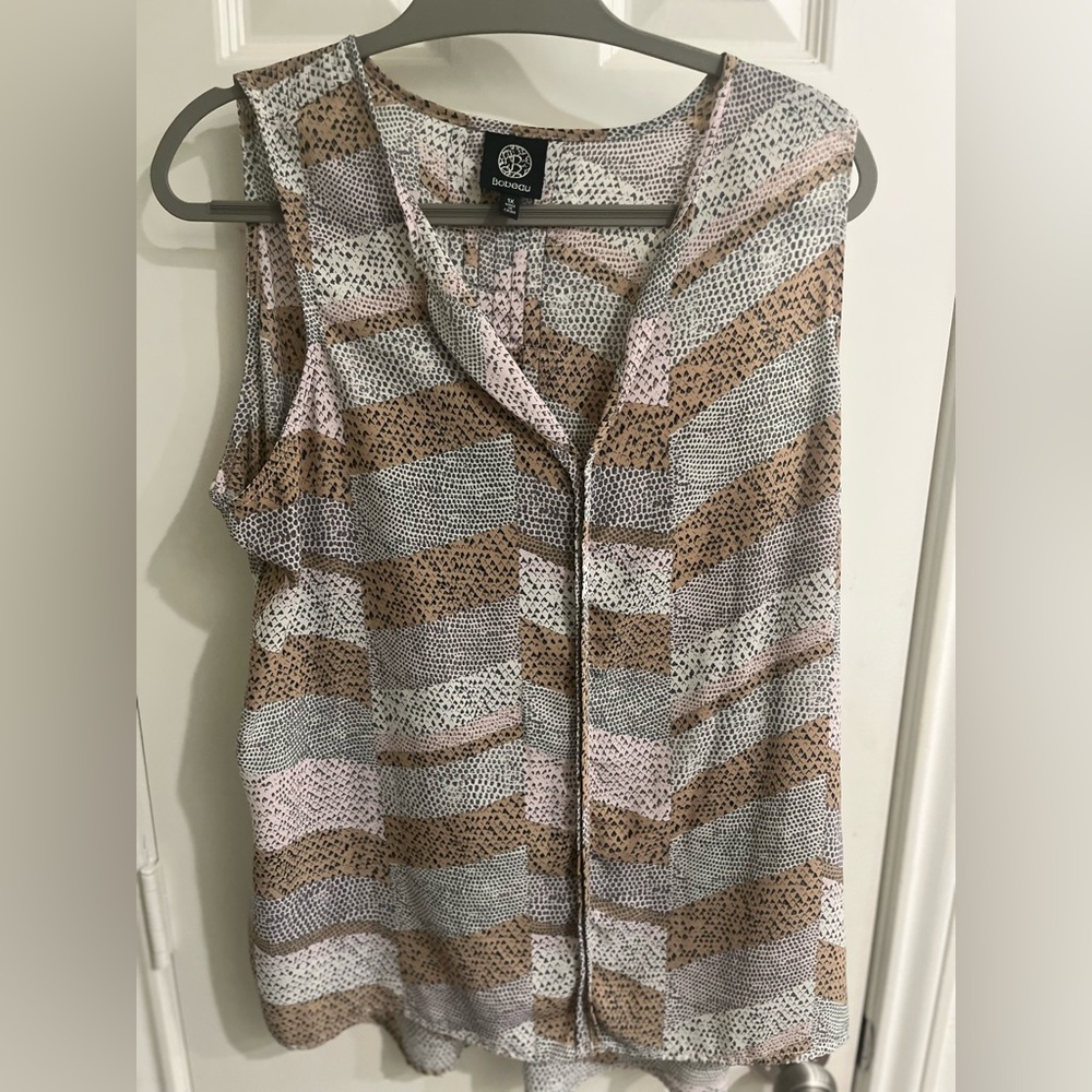 Bobeau tan/cream/pink polyester High Low Midi sleeveless v-neck blouse Size: 1X